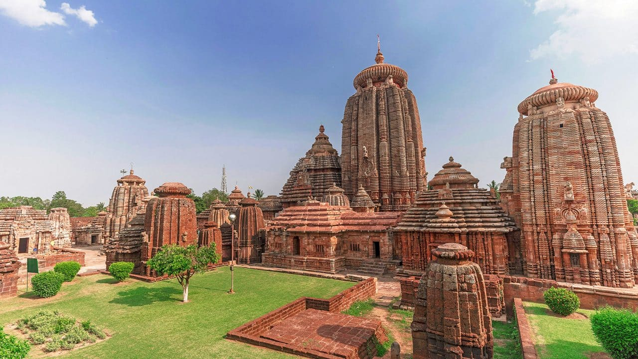 Bhubaneswar Attractions & Places to Visit in Bhubaneswar- Top 10 Tourist Places in Bhubaneswar, picnic spot near Bhubaneswar and tourist places near Bhubaneswar within 100 kms